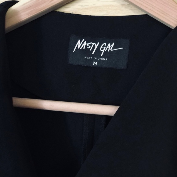 🦋SOLD🦋Nasty Gal Do Me a Favor Ruffle Blazer - Picture 9 of 16